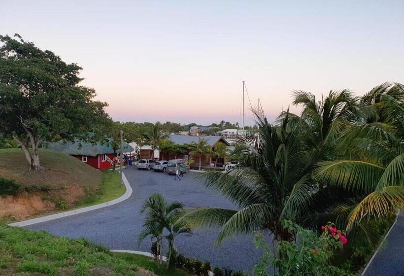 سوییت با چشمانداز دریا, And Dive Center Roatan Yacht Club