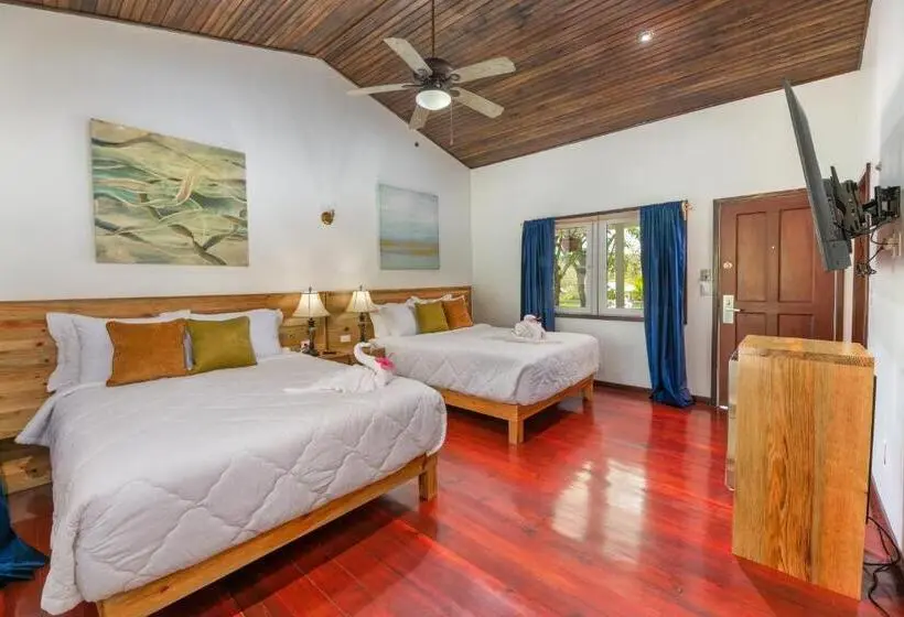 اتاق خانوادگی با چشم‌انداز باغ, And Dive Center Roatan Yacht Club