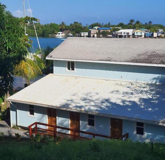 سوئیت با تخت بزرگ, And Dive Center Roatan Yacht Club