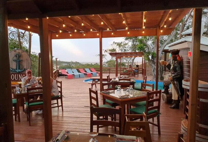 سوییت, And Dive Center Roatan Yacht Club