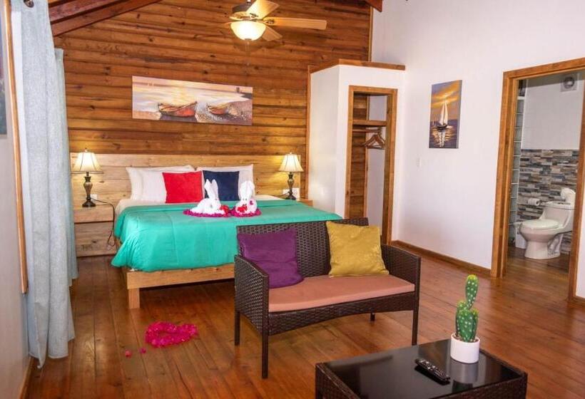 سوئیت با تخت بزرگ, And Dive Center Roatan Yacht Club