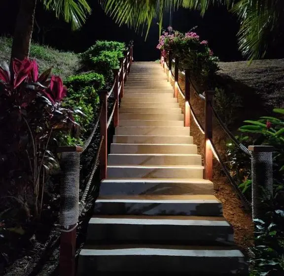 سوئیت با تخت بزرگ, And Dive Center Roatan Yacht Club