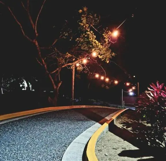 سوییت با چشم‌انداز باغ, And Dive Center Roatan Yacht Club