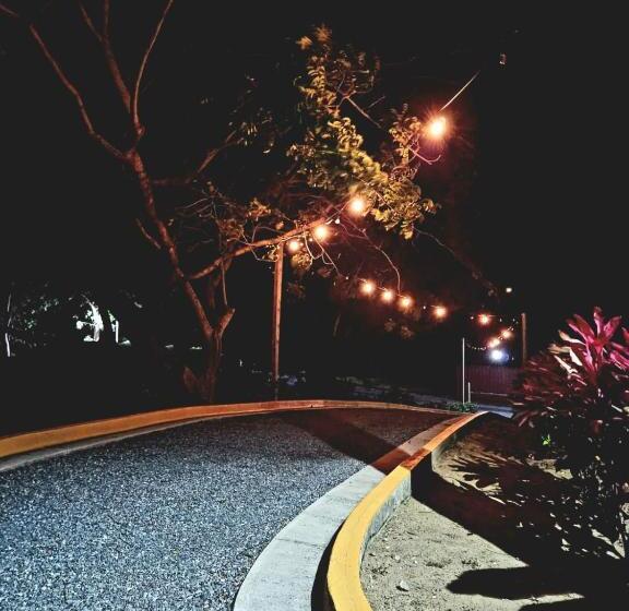 سوییت, And Dive Center Roatan Yacht Club