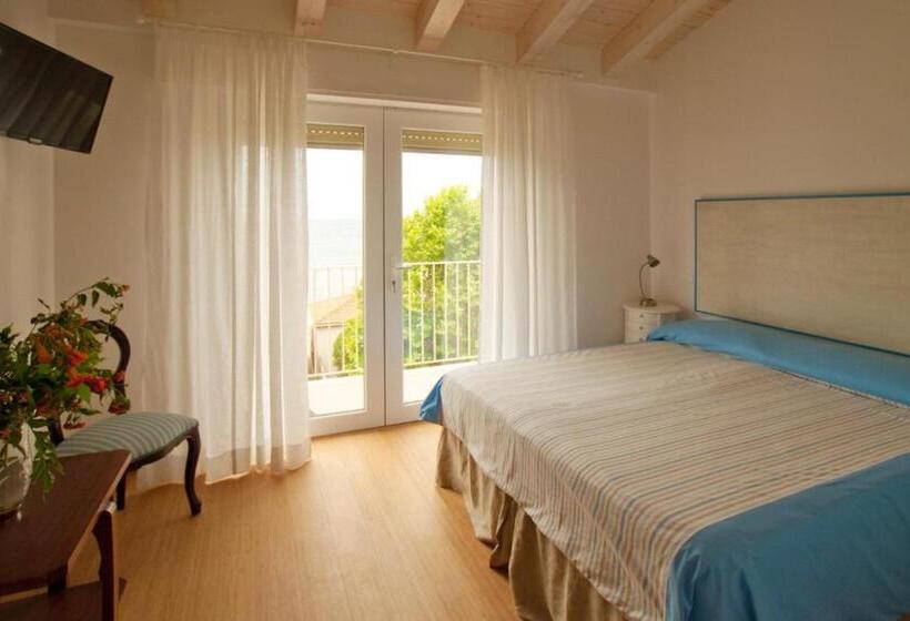 Номер Стандарт Вид на Море, B&b Viale Italia 22