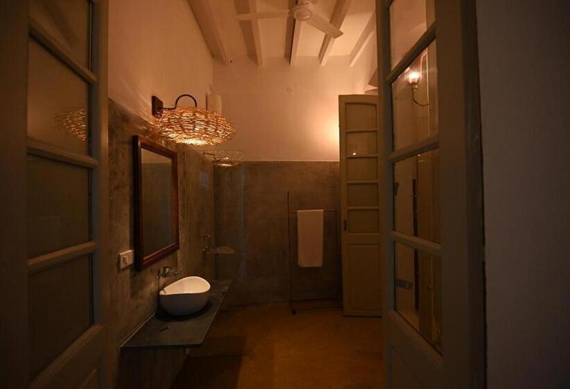 اتاق سوپریور با تخت بزرگ, La Cedille  French Heritage House