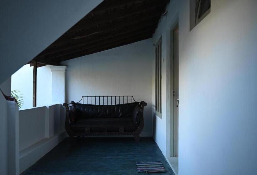 اتاق لوکس, La Cedille  French Heritage House