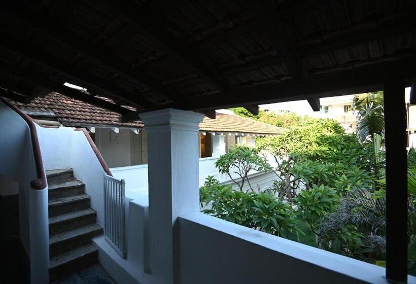 اتاق لوکس, La Cedille  French Heritage House