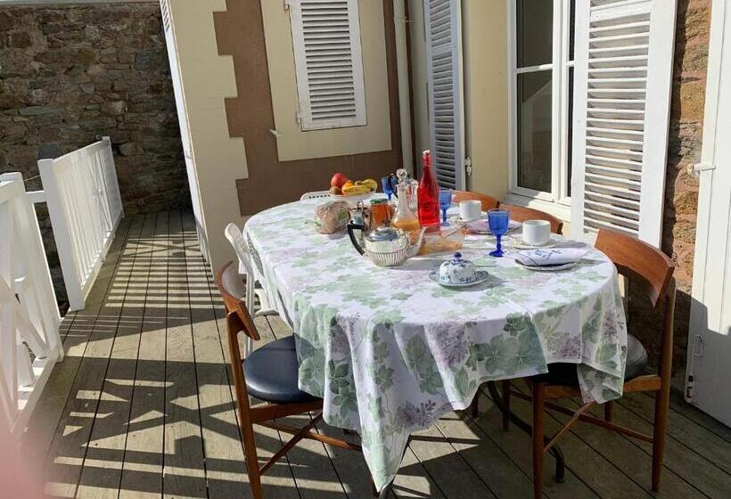 חדר סטנדרט לשלושה, Villa Hébert