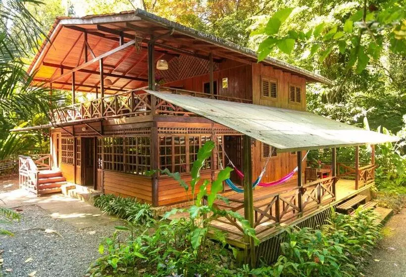 Perhehuone, La Kukula Lodge