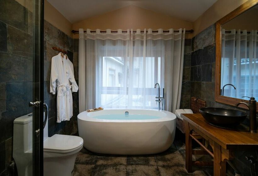 اتاق خانوادگی, Moondance