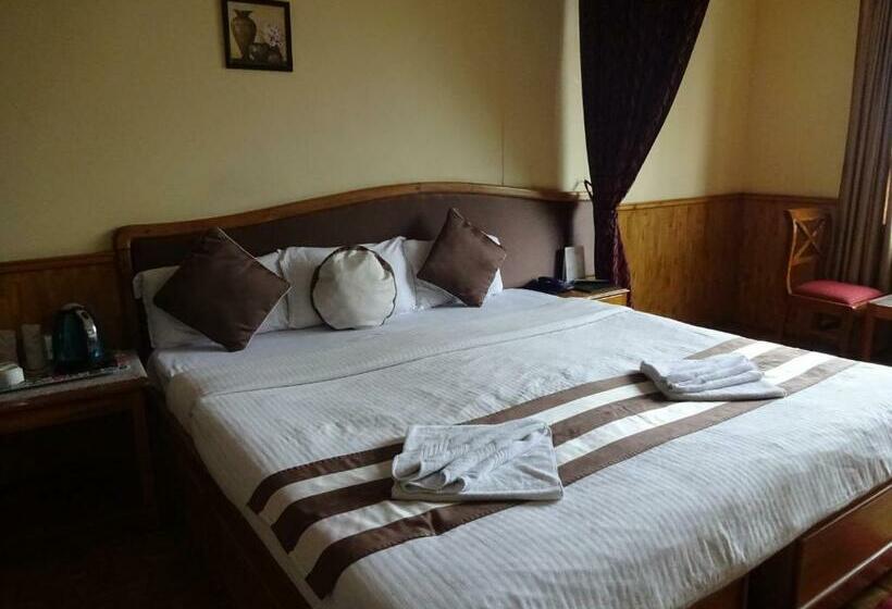 Deluxe Rum, Jain Group Hotel Royal Residency