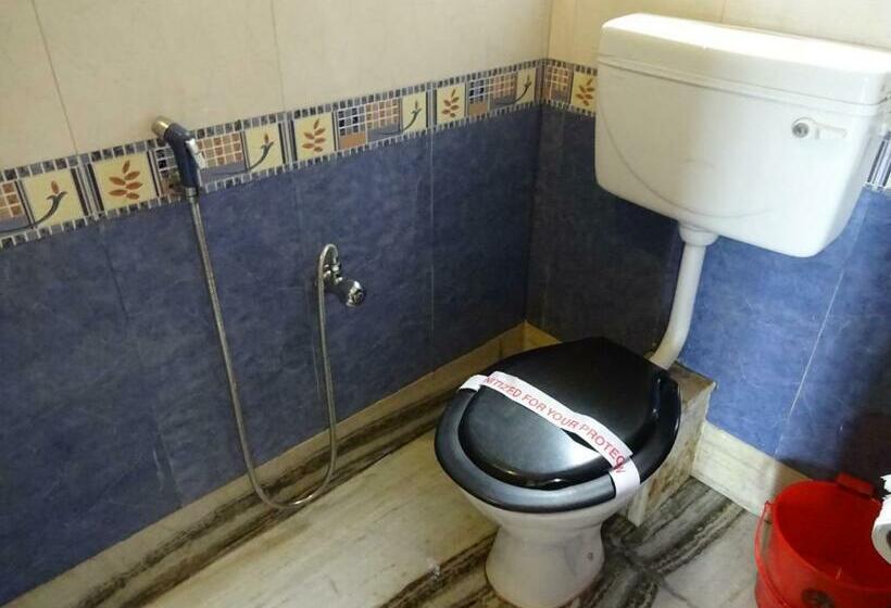 Deluxe Rum, Jain Group Hotel Royal Residency