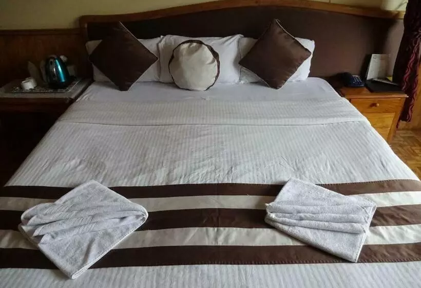 اتاق لوکس خانوادگی, Jain Group Hotel Royal Residency