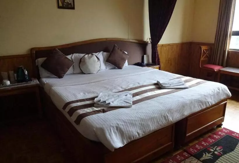 اتاق لوکس خانوادگی, Jain Group Hotel Royal Residency