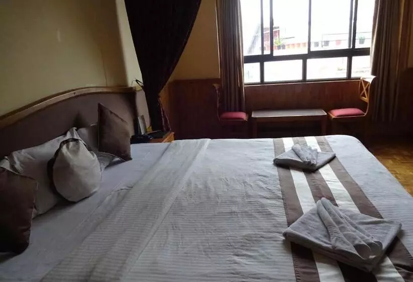 اتاق لوکس خانوادگی, Jain Group Hotel Royal Residency