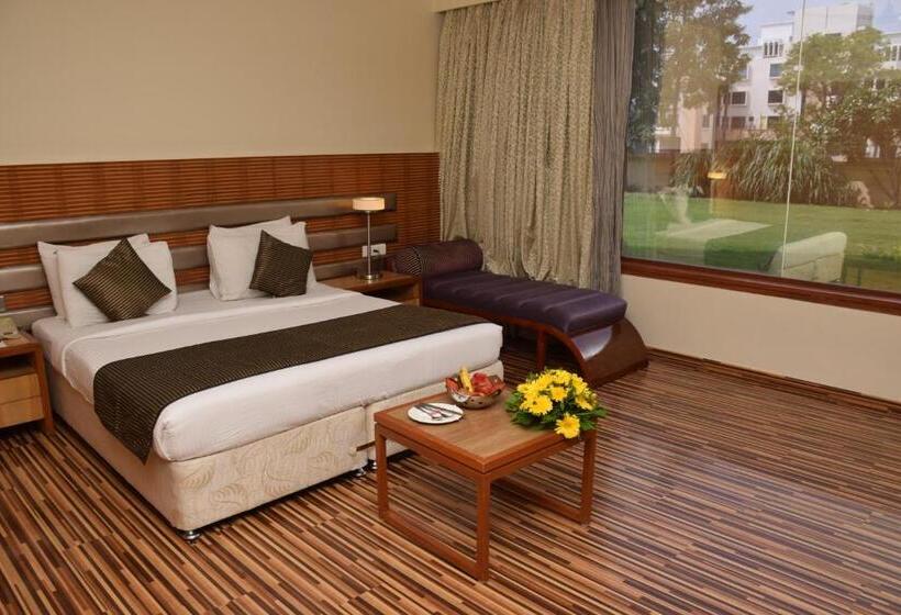 חדר לארבעה סטנדרטי עם נוף לגינה, St Laurn The Spiritual Resort