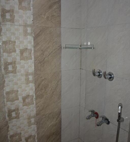 Номер Deluxe, The Leef Inn 500ms From Nakki Lake