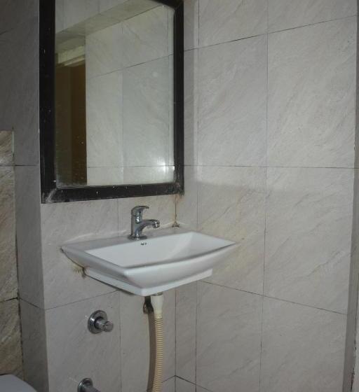 Номер Deluxe, The Leef Inn 500ms From Nakki Lake