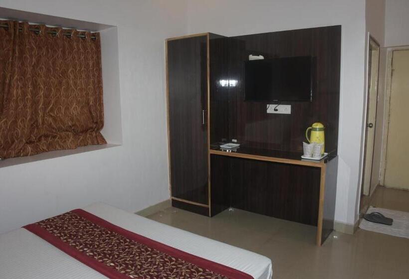 Номер Deluxe, The Leef Inn 500ms From Nakki Lake