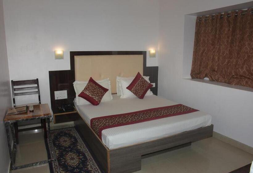 Номер Deluxe, The Leef Inn 500ms From Nakki Lake