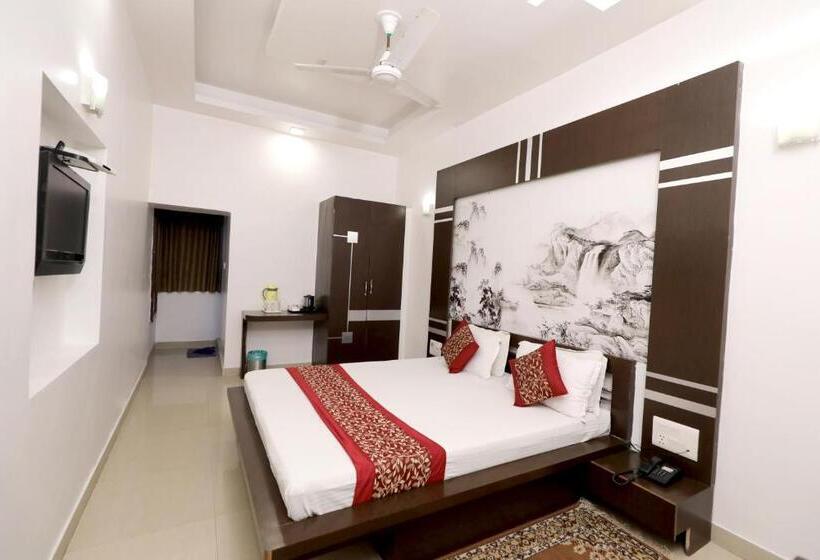 Номер Стандарт, The Leef Inn 500ms From Nakki Lake