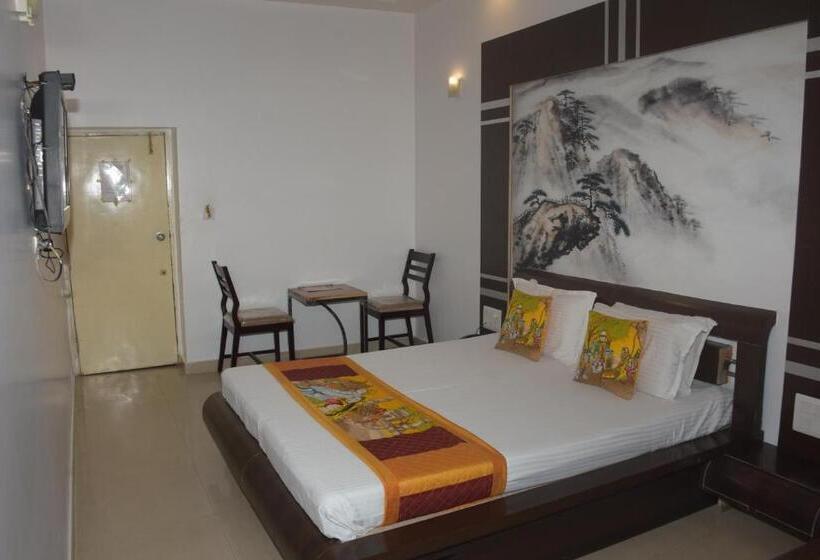 Номер Стандарт, The Leef Inn 500ms From Nakki Lake