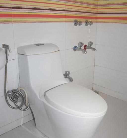 Номер Стандарт, The Leef Inn 500ms From Nakki Lake
