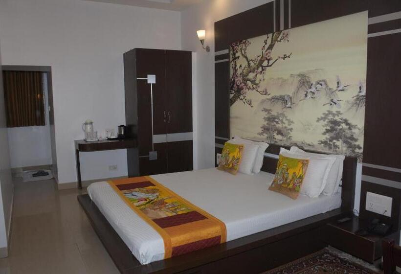 Номер Стандарт, The Leef Inn 500ms From Nakki Lake