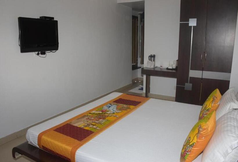 Номер Стандарт, The Leef Inn 500ms From Nakki Lake