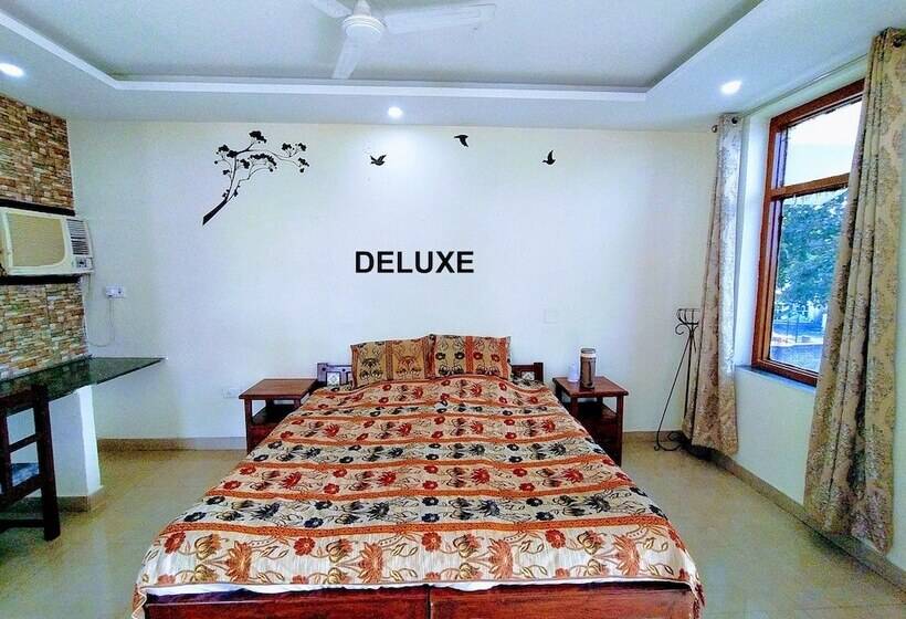 غرفة ديلوكس, The New Swaraj Resort