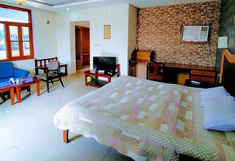غرفة ديلوكس, The New Swaraj Resort