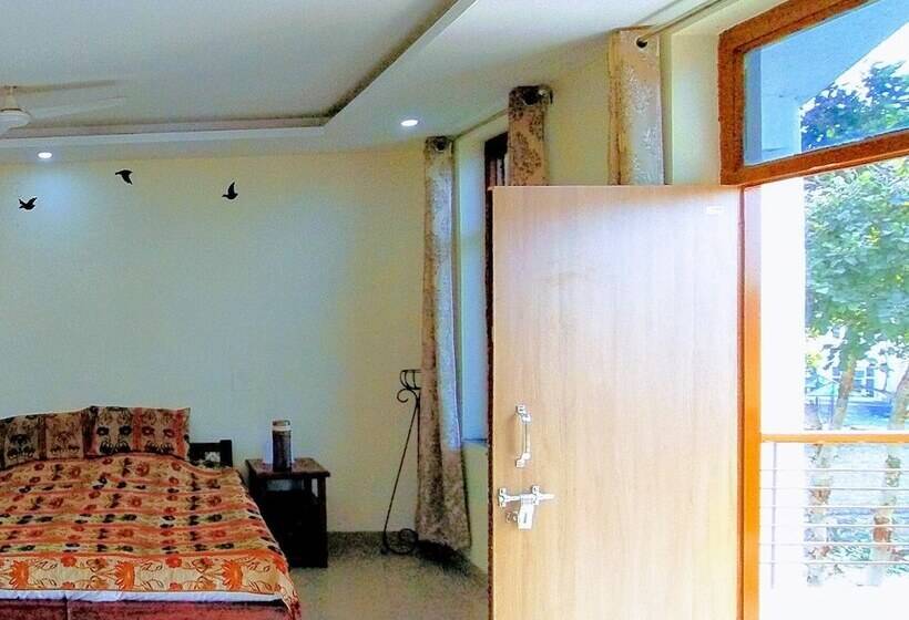 غرفة ديلوكس, The New Swaraj Resort