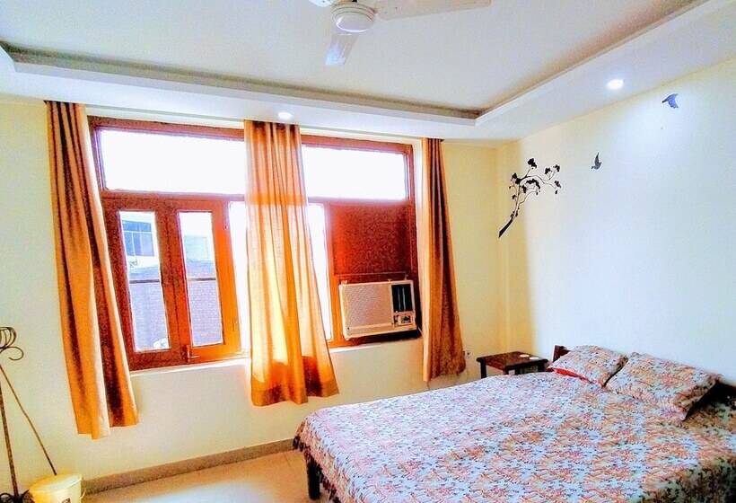 غرفة قياسية, The New Swaraj Resort