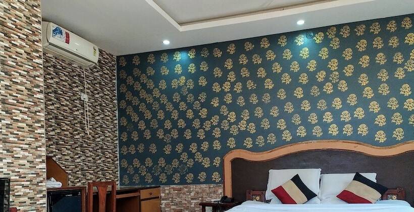 غرفة ديلوكس, The New Swaraj Resort