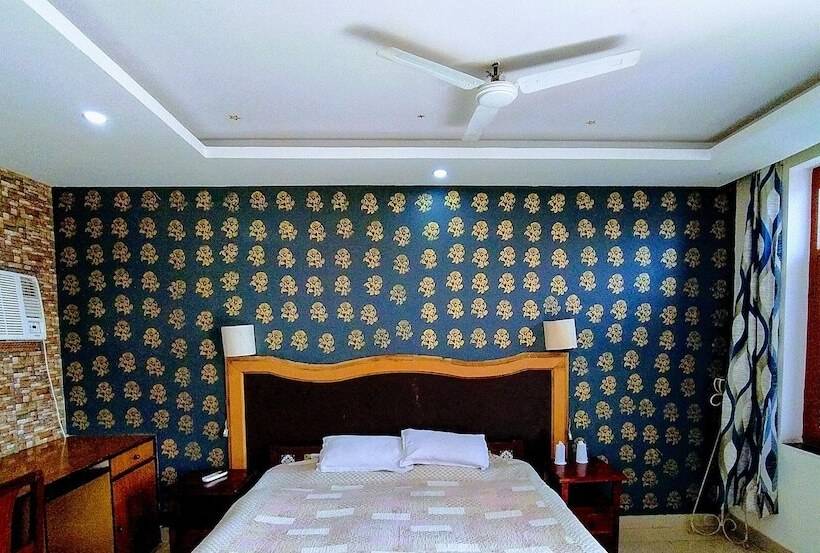 غرفة ديلوكس, The New Swaraj Resort