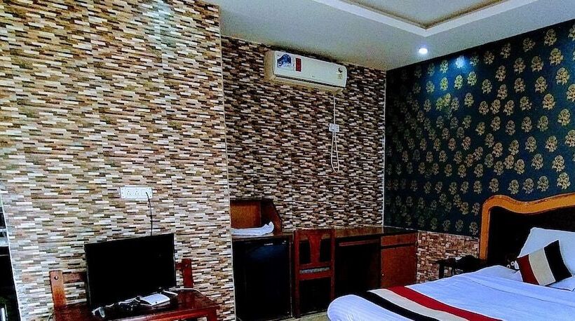 디럭스 룸, The New Swaraj Resort