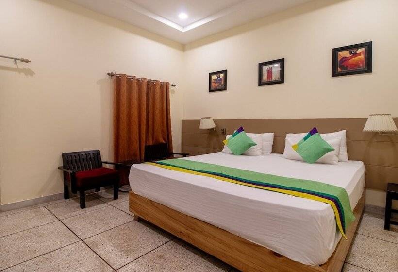 Standardrum, Treebo Megh Niwas, 2 Km From Umaid Bhawan Palace