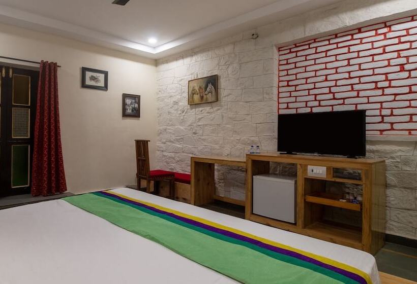 Deluxe Rum, Treebo Megh Niwas, 2 Km From Umaid Bhawan Palace