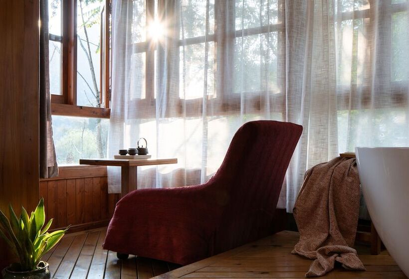 سوییت لوکس, Moondance