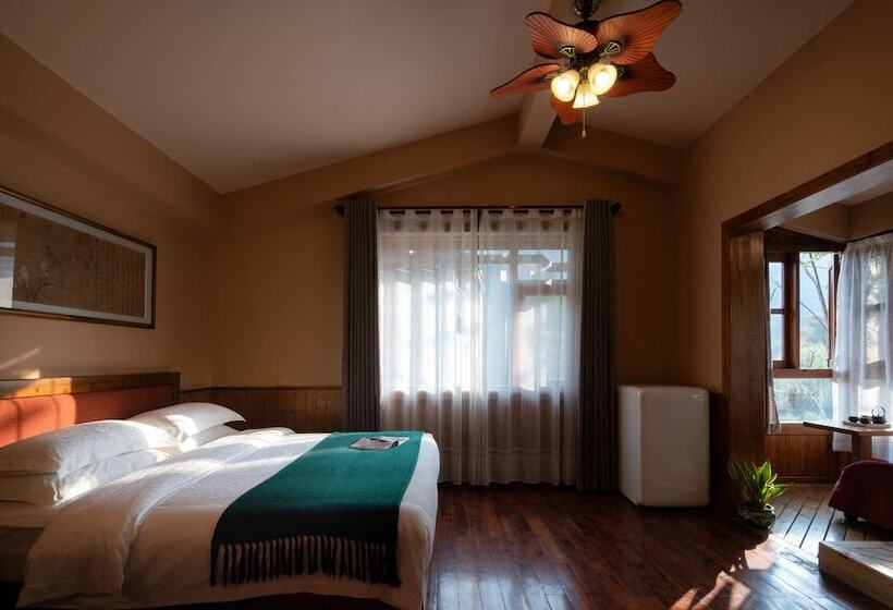 سوییت لوکس, Moondance