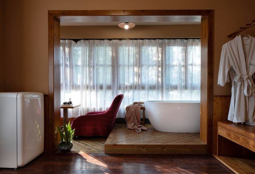 سوییت لوکس, Moondance