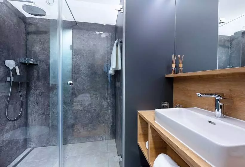 اتاق استاندارد یک نفره, Landhaus Boutique Motel Contactless Check In