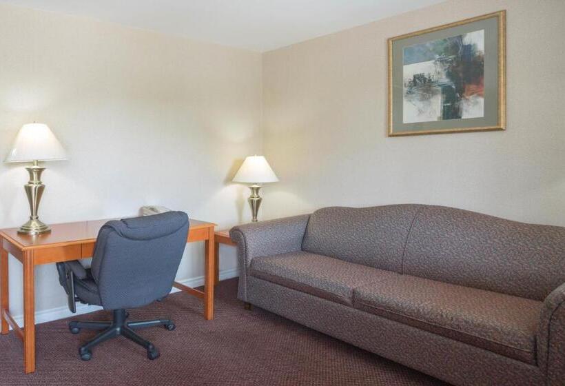 套房, Super 8 By Wyndham Kingston