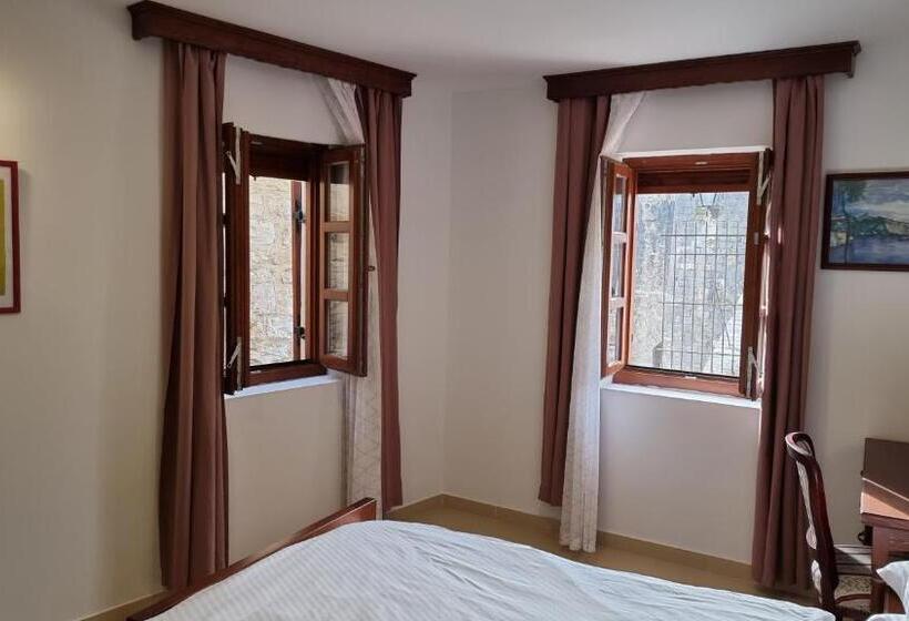 اتاق لوکس با چشمانداز دریا, Citadela Old Town   Gelateria