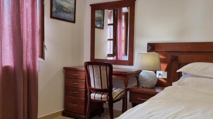 اتاق لوکس با چشمانداز دریا, Citadela Old Town   Gelateria