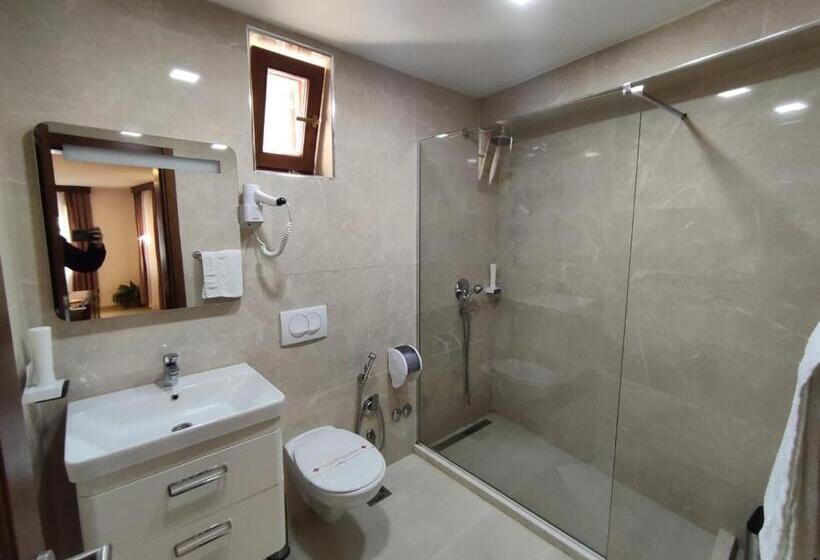 اتاق لوکس با چشم‌انداز دریا, Citadela Old Town   Gelateria