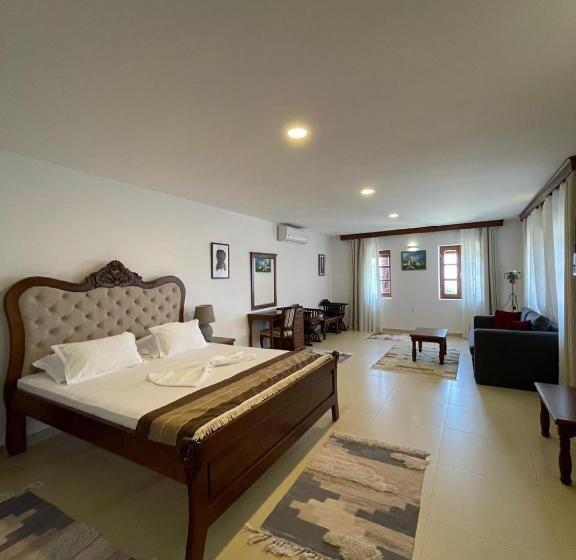 اتاق لوکس با چشمانداز دریا, Citadela Old Town   Gelateria