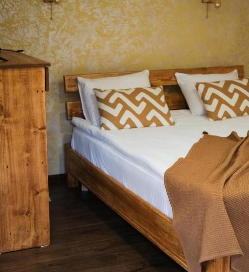 Трехместный Номер Стандарт Вид на Сад, Ecolife Lodge Hotel & Restaurant