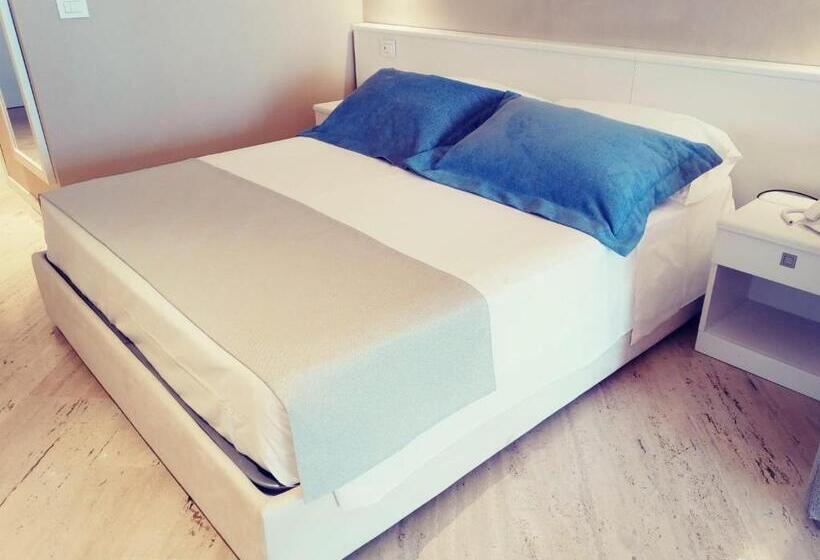 Номер Стандарт Боковой Вид на Море, Europa